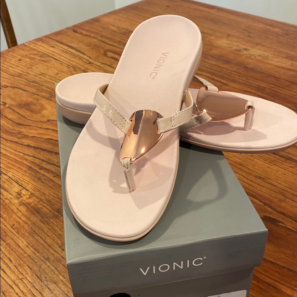 Vionic Cream Sandals with Cushioned Sole and Metallic Bow